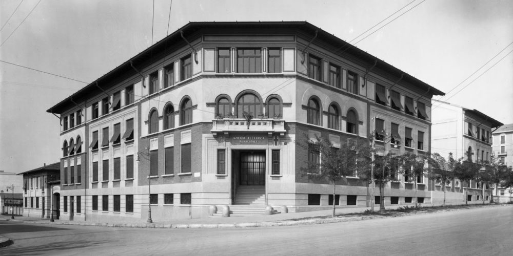 Facciata della sede Aem di via Caracciolo a Milano, 1934. Archivio fotografico AEM