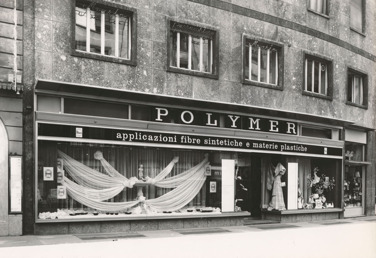 Negozio Polymer a Milano, 1961, Fotografia Ufficio fotografico Montecatini, Archivio Edison