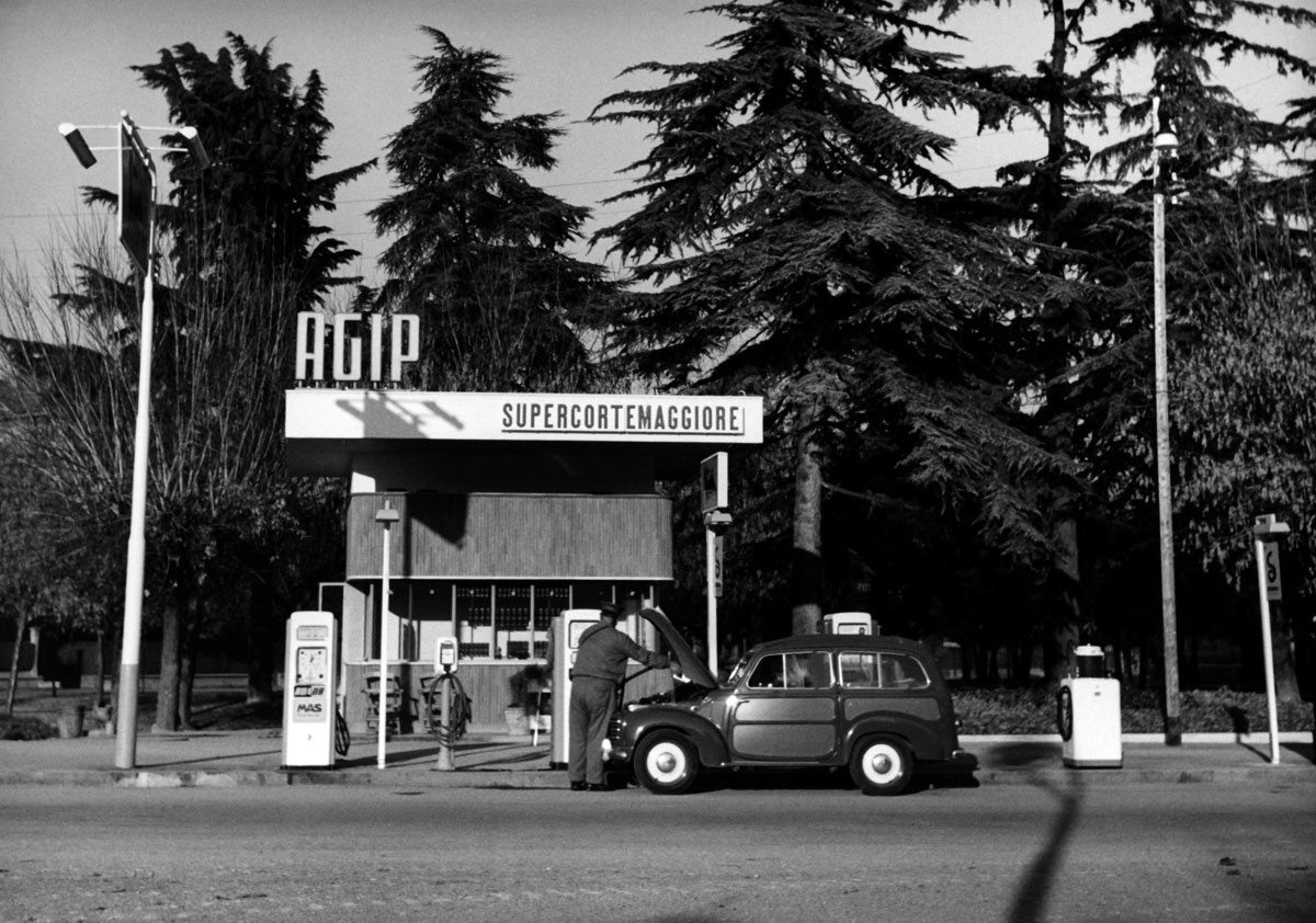 Agip. Stazioni di servizio e motel in Italia tra il 1956 e il 1969. Archivio storico ENI.