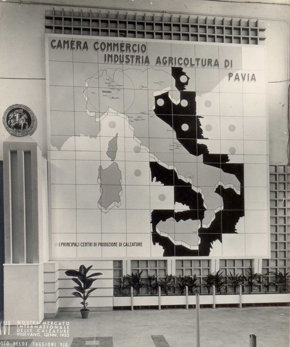 Mostra mercato internazionale delle calzature. Stand della Camera di commercio di Pavia, 1953. Archivio storico Camera di commercio di Pavia